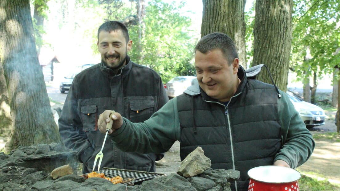 Prvi maj u Srbiji: Tradicionalni uranci na izletilištima, sindikati upozoravaju na niske plate