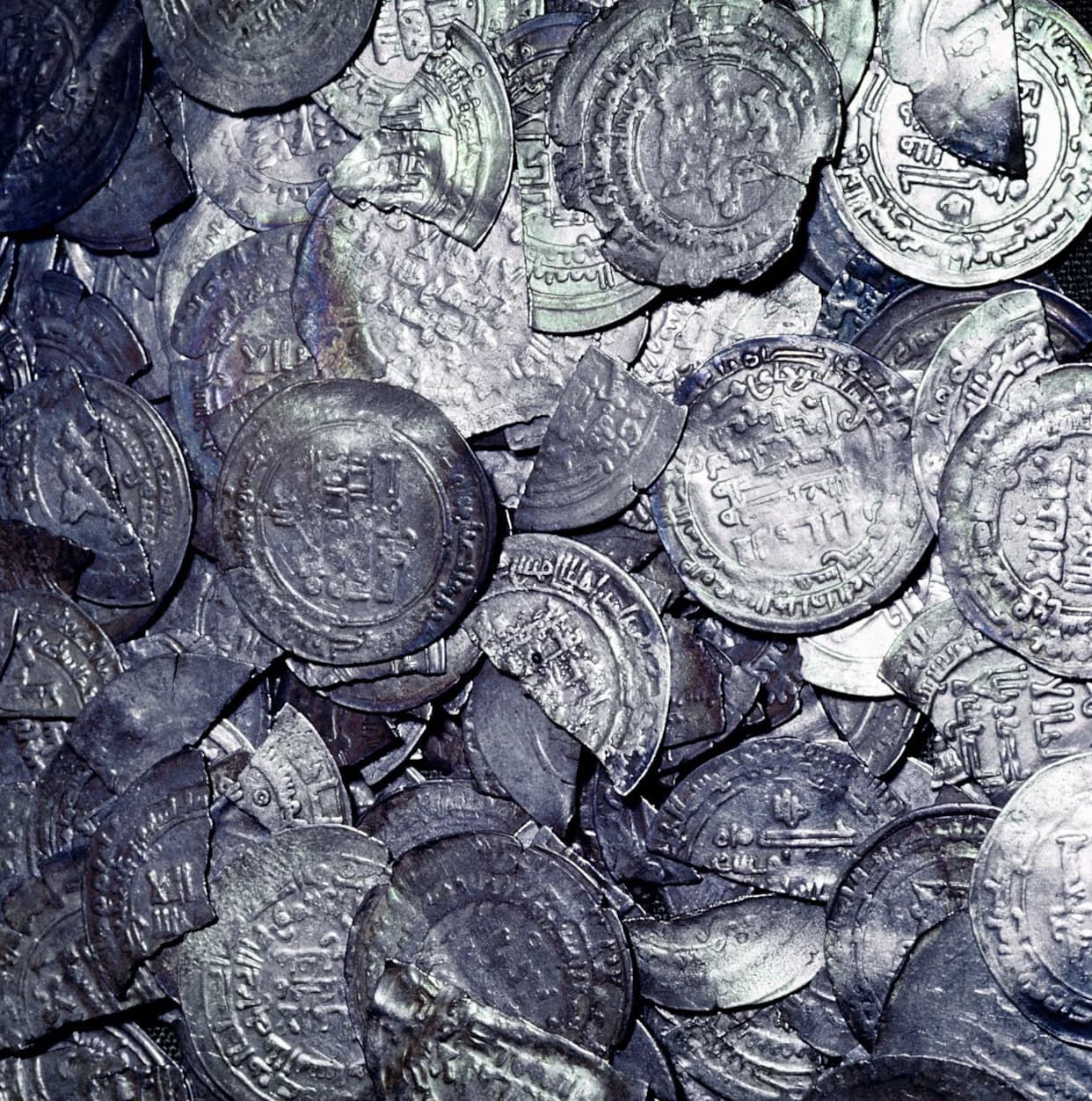 Otkriveno Više Od 3.000 Vikinških Novčića Kod Rena — Nalaz Može Još Rasti