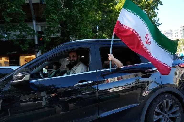Rastu Tenzije U Hormuzu: Iran Tvrdi Da Je Američki Brod Pogođen, SAD Poriću