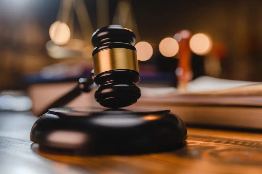 Advokati i trgovci među 30 optuženih u globalnoj aferi insajderskog trgovanja — 19 privedeno, među njima advokat Nicolo Nourafchan