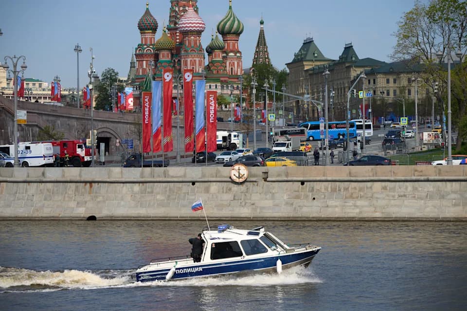 Masovni napad dronovima pred Dan pobede: Moskva tvrdi 347 oborenih, Kijev navodi 92 od 102