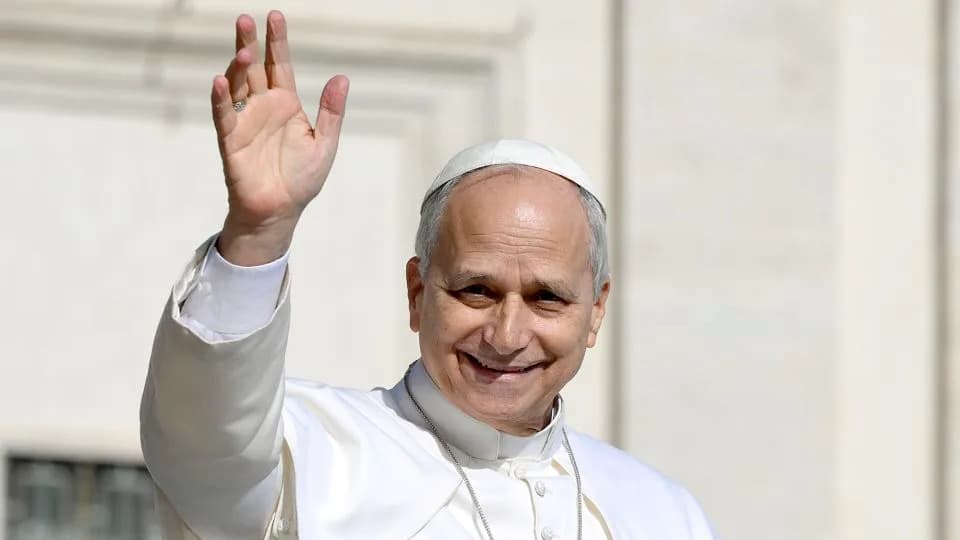 Prva Godina Pape Lea XIV: Stil, Stavovi i Uticaj Prvog Pape Iz SAD