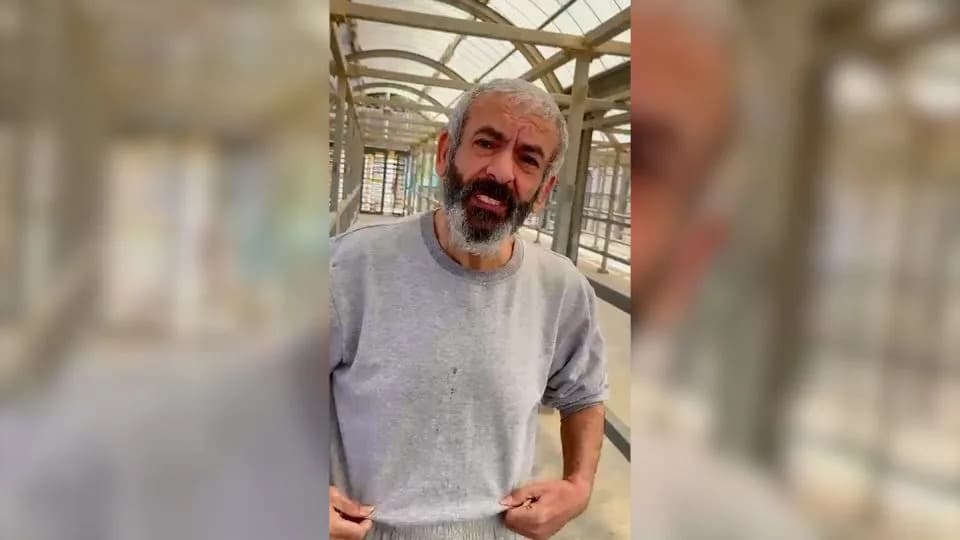 „Bilo je pravi pakao“: Palestinski novinar Ali al‑Samoudi o godini u izraelskom zatvoru i povratku radu