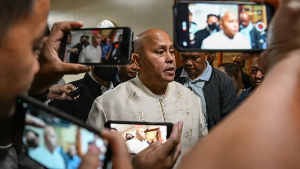 Bivši šef policije Ronald Dela Rosa U Bekstvu Nakon Poternice ICC – Senat Postao Utočište