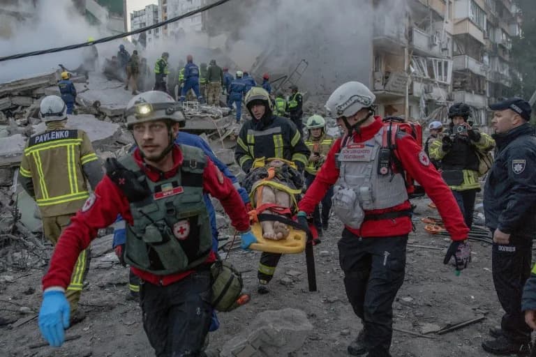 Masovni raketno-dronski napad na Kijev: Najmanje 3 poginula, desetine povređenih i velika šteta