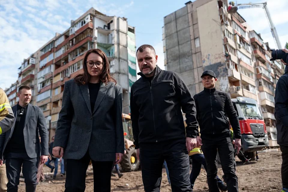 Kijev: Raketni Udar Na Stambenu Zgradu — Broj Poginulih Porastao Na 24, Zelenskyy Optužuje Za Zaobilaženje Sankcija