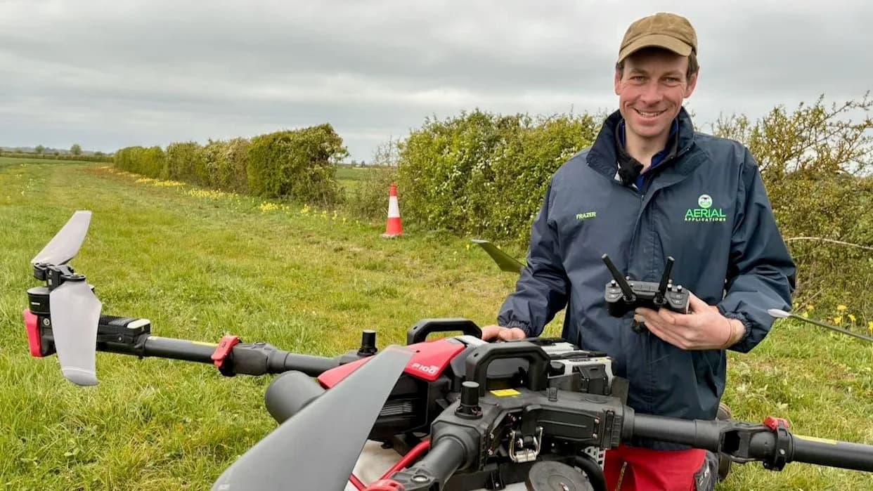Dronovi Šire Morske Alge Po Poljima: Britanski Farmeri Traže Alternativu Skupljim Đubrivima