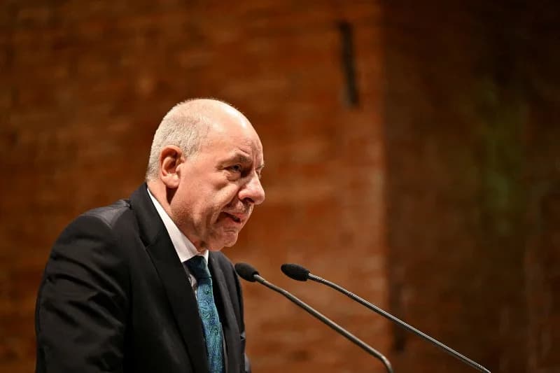 Mađarski predsednik odbio da podnese ostavku, Magyar preti izmenama ustava