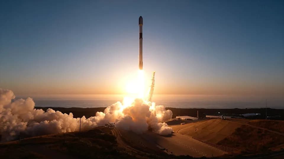 SpaceX Lansirao 24 Nova Starlink Satelita Iz Kalifornije — Potisnik B1103 Uspešno Se Vratio