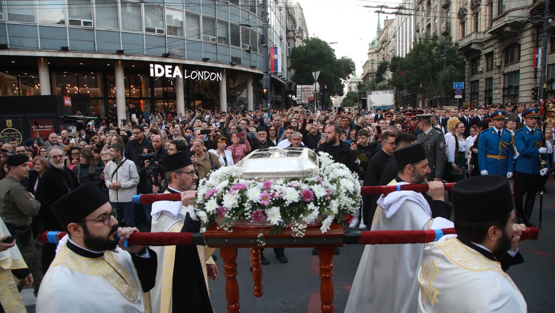 Čudotvorni Pojas Presvete Bogorodice Danas Stiže U Beograd — Izloženje, Litija I Podela 300.000 Trakica