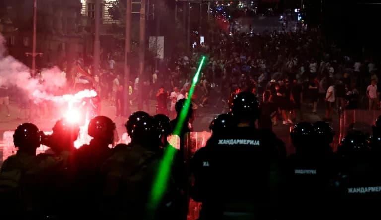 Spremni na nasilje: Huligani povezani s kampanjom vlasti napadaju proteste
