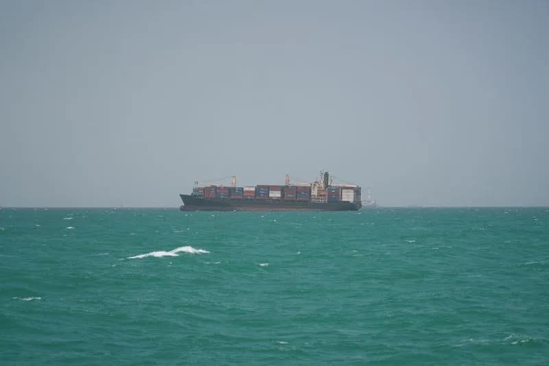 Iranska mapa produbljuje krizu u Tjesnacu Hormuz — Više od 20.000 pomoraca zarobljeno u Zalivu