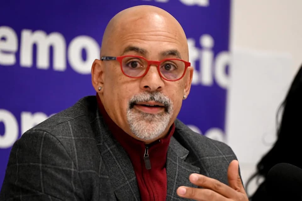 Progresivac Chris Rabb Iznenadio: Osvojio Demokratsku Nominaciju U Filadelfiji Sa 15% Prednosti