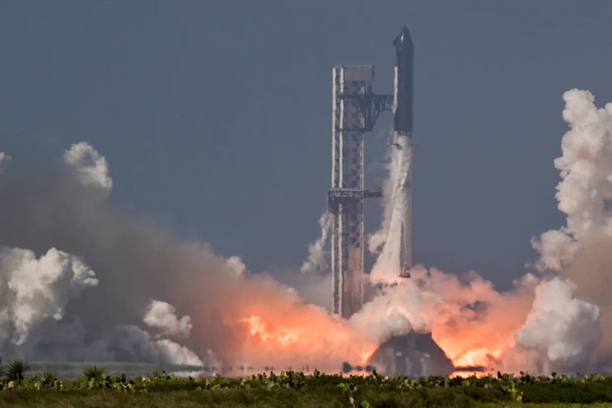 SpaceX Lansirao Starship V3: Test Raptor 3 Motora, 22 Starlink Simulatora i Korak Ka Mesecu