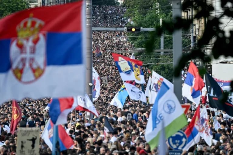 Desetine hiljada na Trgu Slavija: studenti ponovo traže prevremene izbore posle tragedije u Novom Sadu