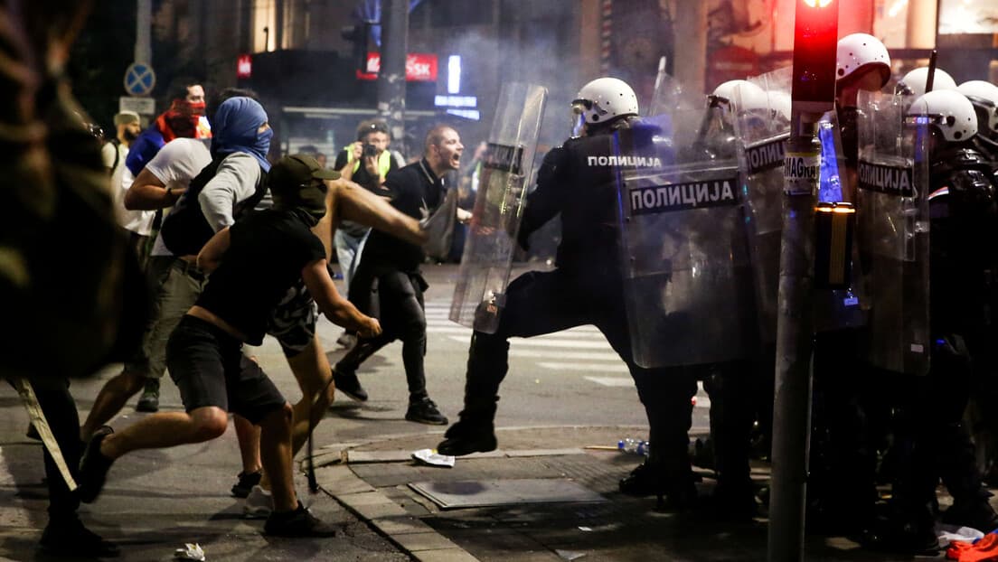 Dačić: 17 povređenih policajaca i 47 privedenih posle skupa u Beogradu, jedan imao diplomatsku kartu
