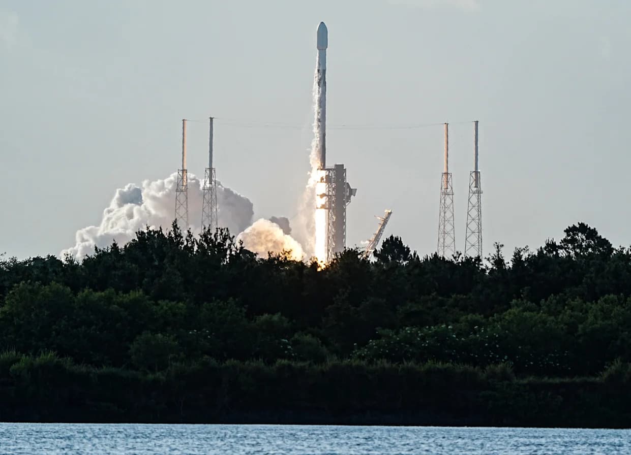 SpaceX Lansirao Falcon 9 Sa Cape Canaverala Ujutru — Pogledajte Fotografije
