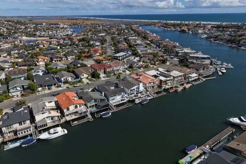 Redistriktovanje U Kaliforniji Menja Karte: Konzervativni Huntington Beach Najverovatnije Dobija Gej, Progresivnog Kongresmena