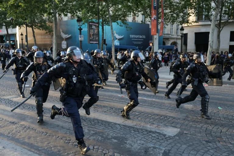 Haos u Parizu posle pobede PSG-a: Više od 280 privedenih, sedam policajaca povređeno