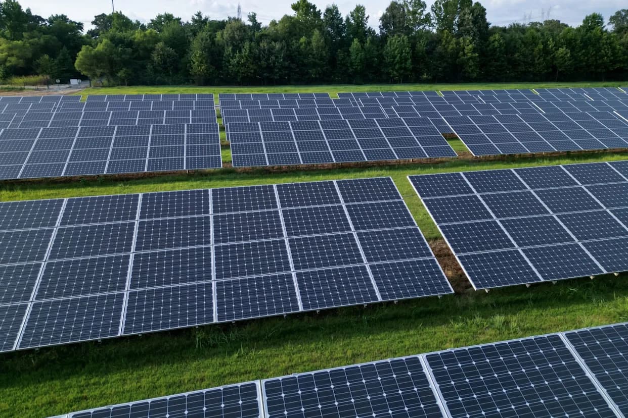 Većina Velikih Solarnih Parkova u SAD Napreduje Bez Većih Protesta, Pokazuje Nacionalna Studija
