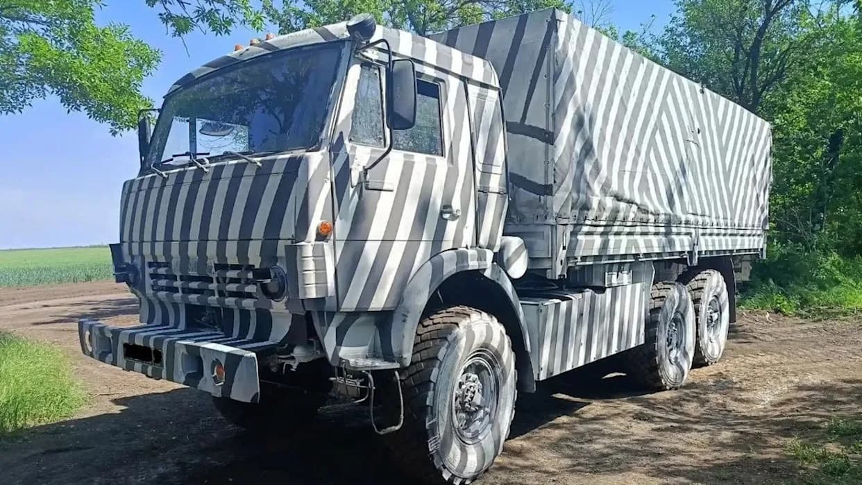 Ruski kamioni u "dazel" šarama — pokušaj da se zavara AI na ukrajinskim dronovima