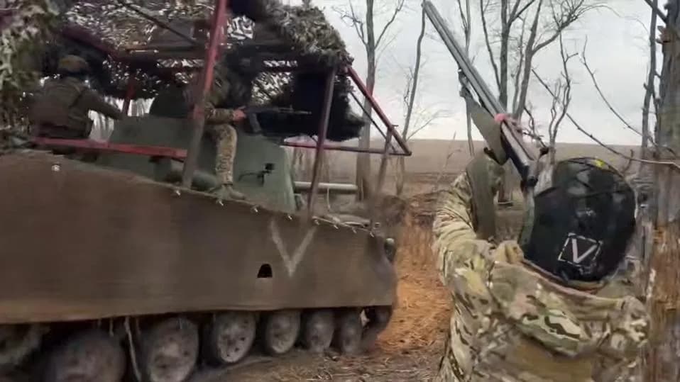 Dronovi Ne Zamenjuju Artiljeriju, Ali Je Čine Težom Za Upotrebu — Kako Se Topovi Prilagođavaju