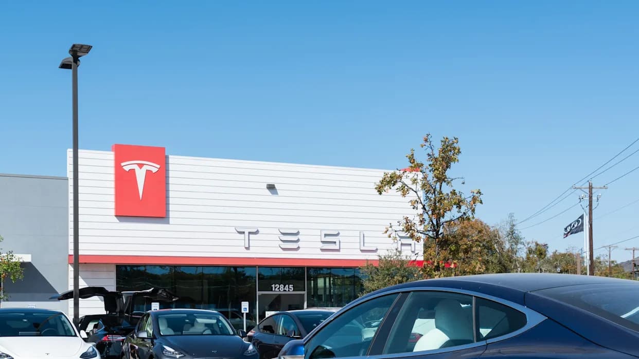 Novi Podaci Iz Teksasa: Tesla Ima Samo 42 Robotaksija—Waymo Daleko Ispred