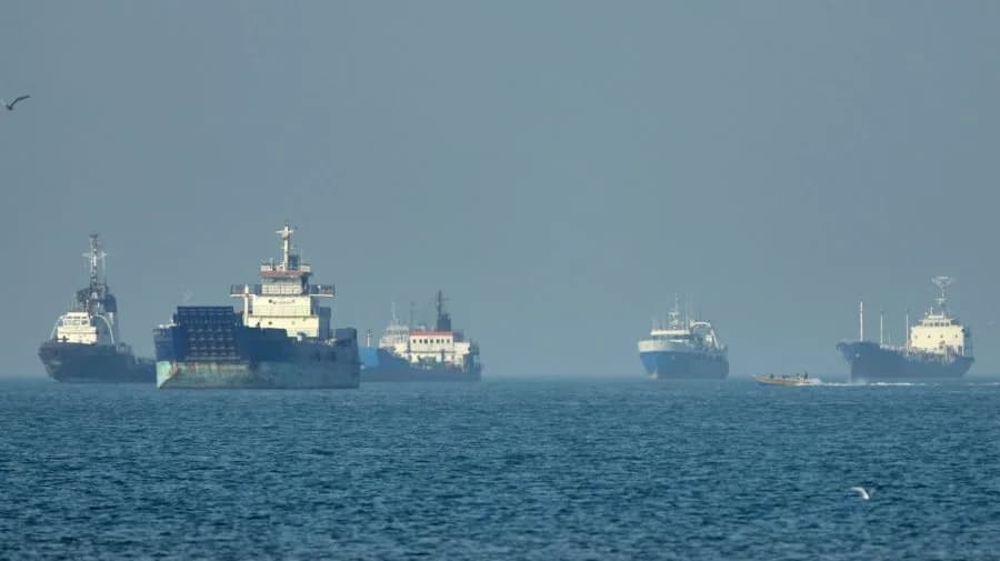 Dva pilota spašena nakon pada američkog Apacha u Hormuškom moreuzu — uzrok nepoznat
