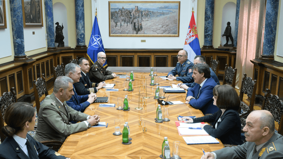 Gašić i general Grinkevichem: Srbija potvrđuje vojnu neutralnost i kontinuitet saradnje sa NATO i SAD