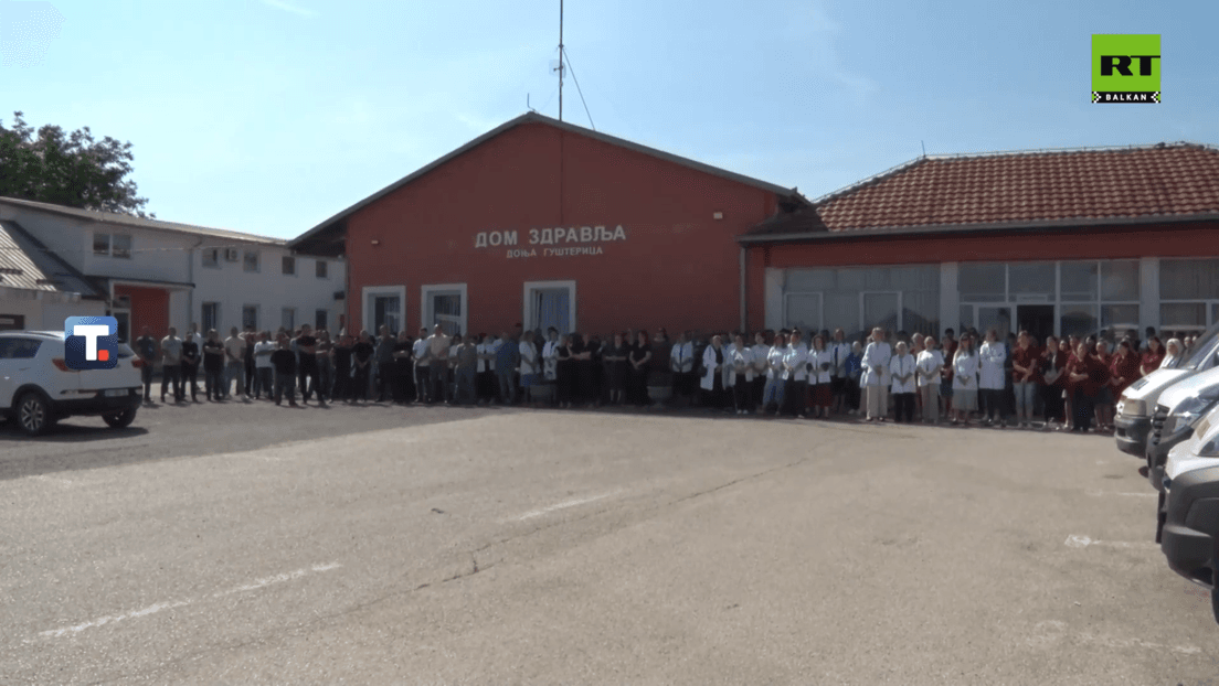 Nastavljeni Mirni Protesti U Gračanici: Podrška Sedmoro Uhapšenih Direktora