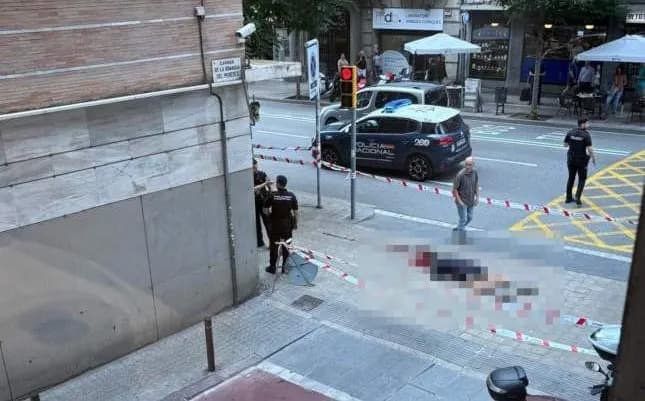 Muškarac Upucan I Poginuo Ispred Policijske Kancelarije U Barseloni Tokom Papine Posete
