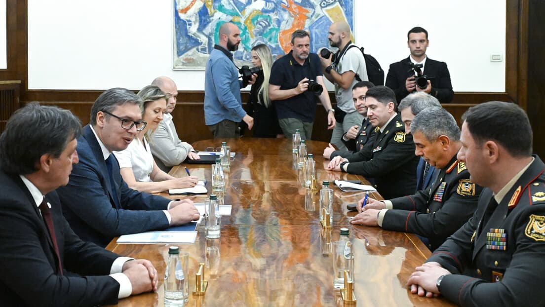 Vučić i Hasanov: Koraci Za Jačanje Namenske Industrije i Stabilnost U Regionu