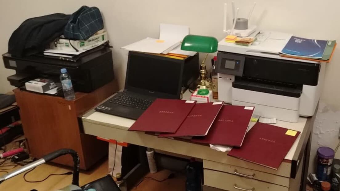 Policija Uhapsila Četvoro Zbog Preko 120 Lažnih Diploma — Među Uhapšenima Odgovorno Lice Iz Novog Pazara
