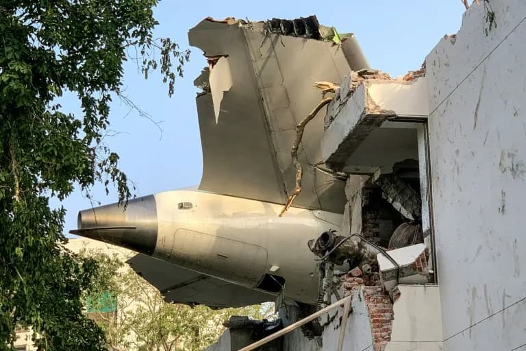Godišnjica pada Air India Boeinga 787: Porodice i piloti zahtevaju odgovore dok AAIB odlaže konačni izveštaj