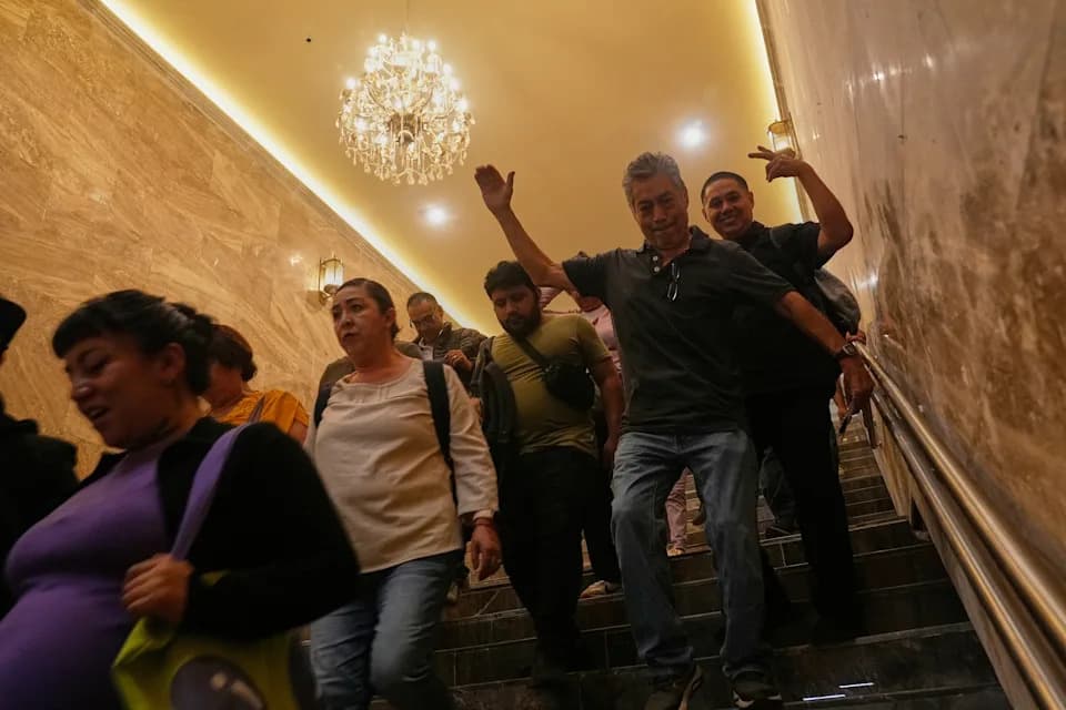 Luster U Metro Stanici Hidalgo Postao Viral: Memovi I Kritike Pred Mundijal