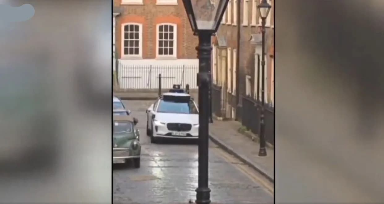 Waymo Budi Meštane Spitalfieldsa: Testni Autonomni Auto Remeti Mir Na Elder Streetu
