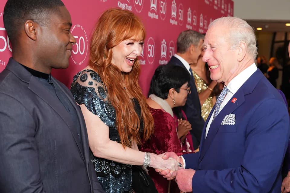 Kralj Čarls Odlikovao Charlotte Tilbury, Sandru Choi, Clare Hornby i Davida Emanuela na Listi 2026