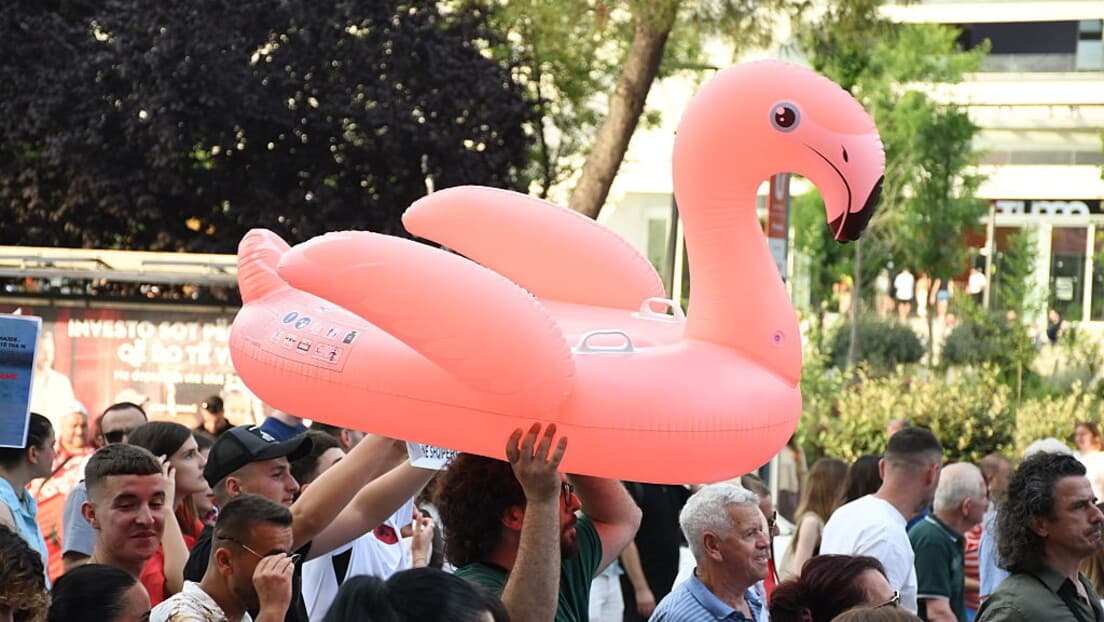 „Flamingo revolucija“ Protiv Kushnerovog Rizorta: Protesti Zbog Betoniranja Delte Vjose