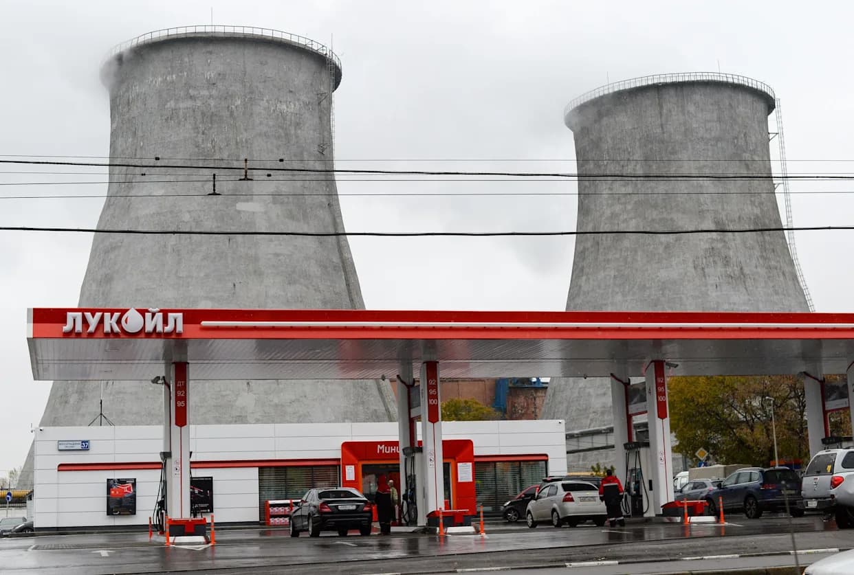 Rusija Razmatra Uvoz Goriva Nakon Napada Na Rafinerije
