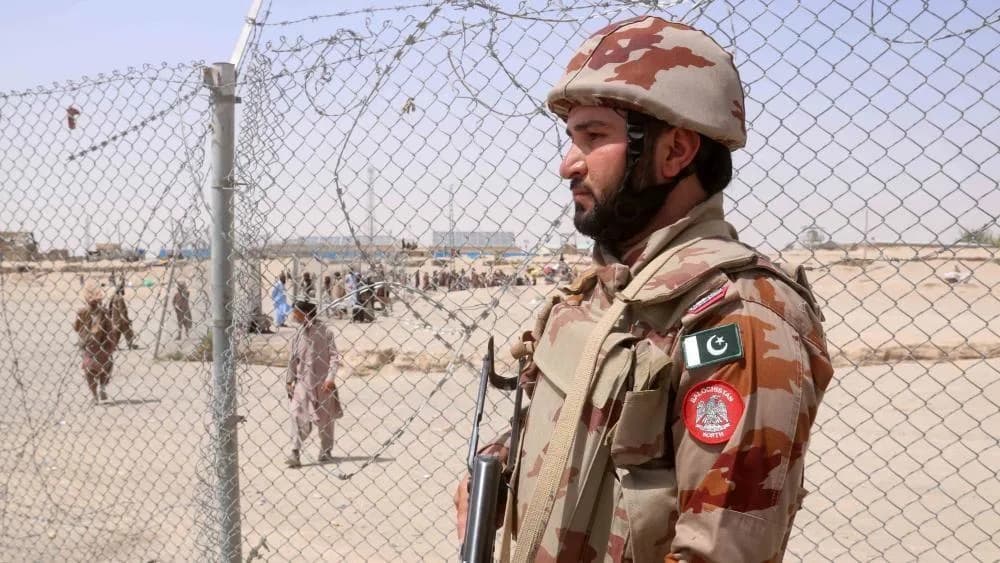 Talibani tvrde da su izveli napade duž granice s Pakistanom dok napetosti rastu