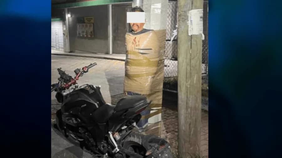 Meksički 'Betmen' Vezuje Navodne Kradljivce Motocikala — Policija Traga Za Osvetnikom