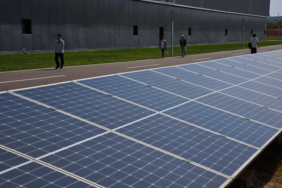 Sunce i Vetar Rastu, Ali Ugalj Ne Posustaje: Energetski Paradoks Unutrašnje Mongolije