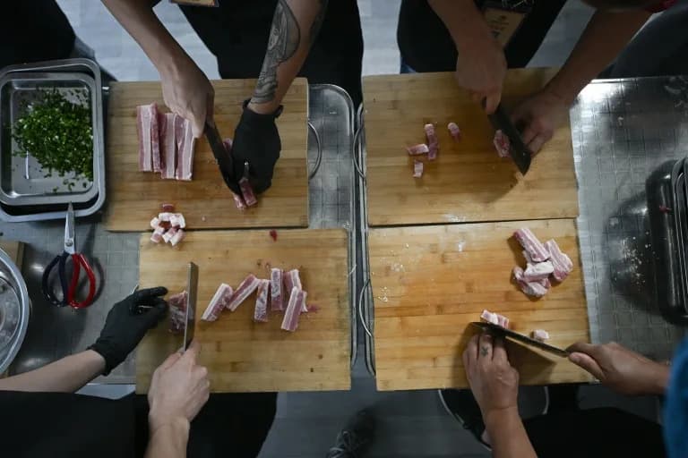 Roštilj Koji Menja Živote: Yueyang Akademija Obučava Nove Grill Majstore