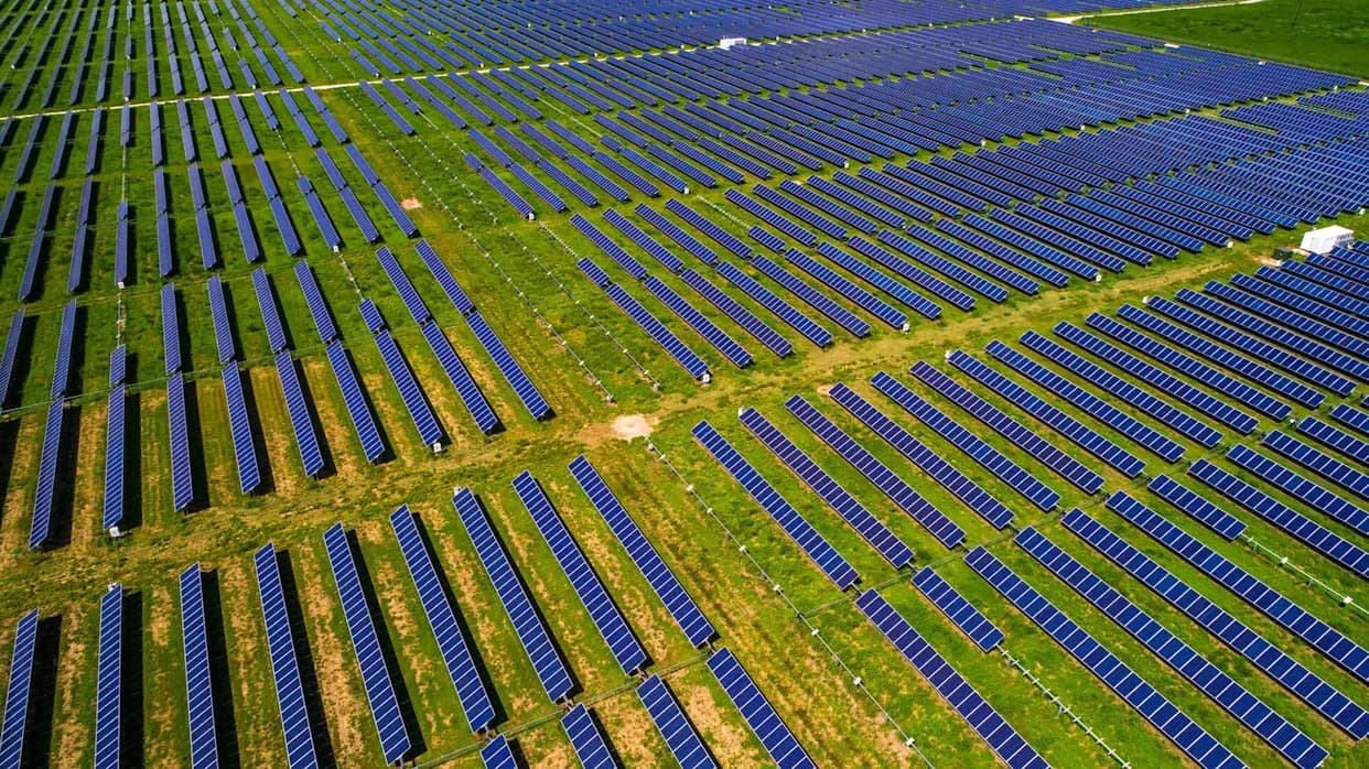 SAD Prešle 370 GW Čiste Energije — Solar Pretekao Vetar, Teksas Na Korak Do 100 GW