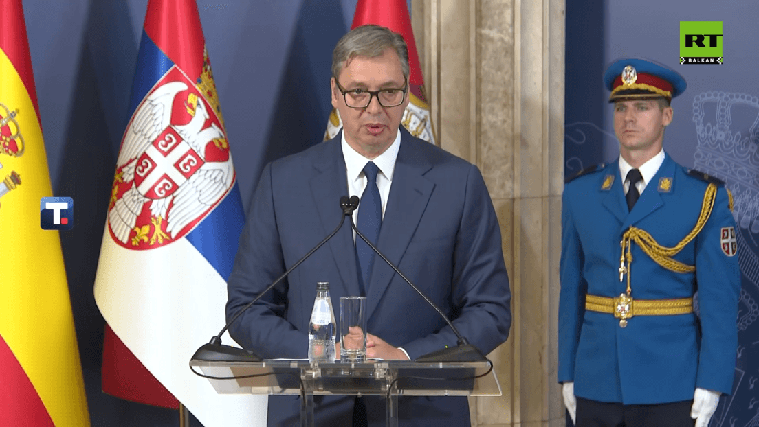 Vučić i ministarka Robles Fernández odlikovali porodicu poginulog vojnika Milovana Jovanovića