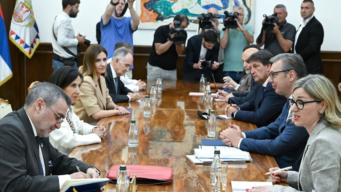 Vučić i ministrica Robles: Jačanje vojnog partnerstva i potvrda podrške teritorijalnom integritetu Srbije
