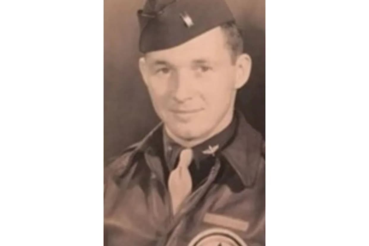 Posmrtni Ostaci Pilota Iz 1944. Identifikovani Nakon Više Od 80 Godina — 1. Poručnik Franklin H. McKinney Vraćen Kući