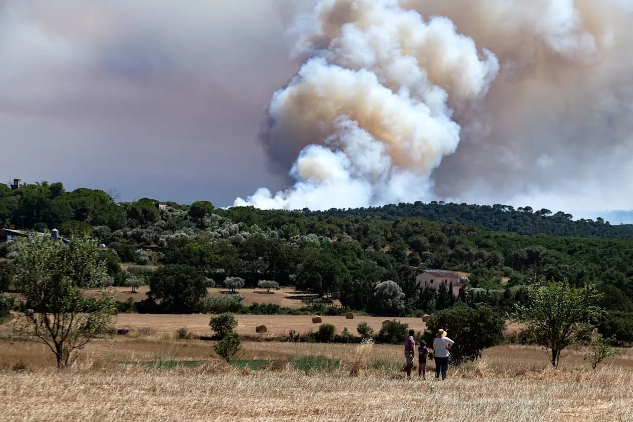 Oko 45.000 Stanovnika U Kataloniji Zatraženo Da Ostanu U Kućama Dok Požar Besni