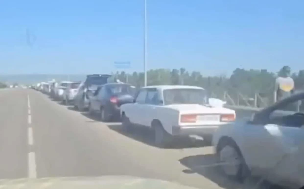 Tri milje kolone za benzin u Čiti: 900 vozila čekalo do 36 sati nakon ukrajinskih udara