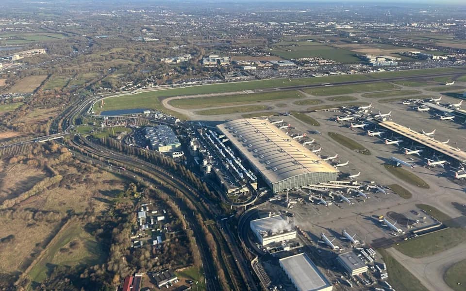 Klimatska kriza preti avijaciji u Velikoj Britaniji, upozorava direktor održivosti Heathrow-a